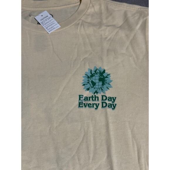 NWT Re Purpose UO Size Large Women Short Sleeve Cream‎ Crew Neck Shirt Earth Day - Picture 4 of 8